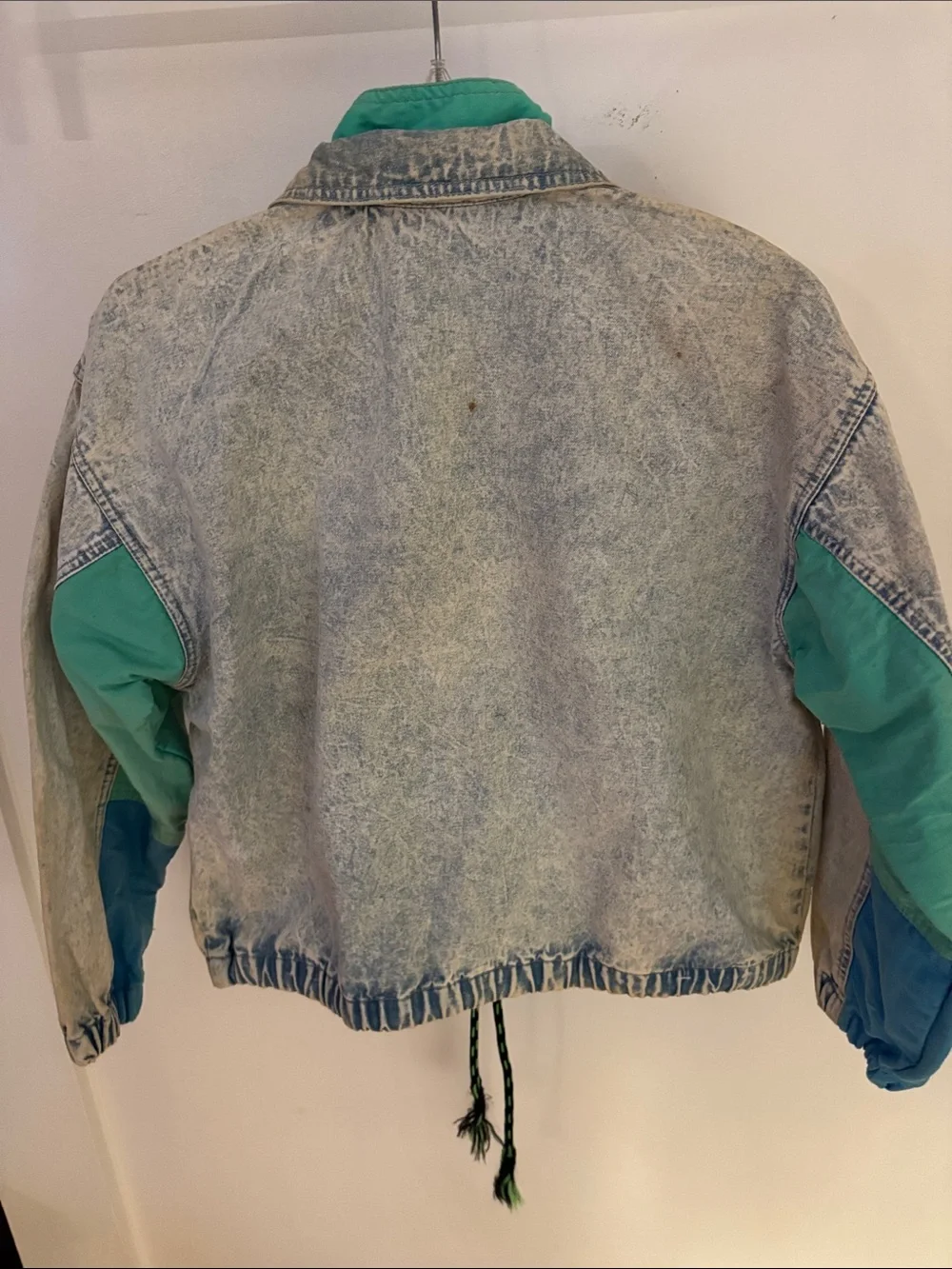 Acid Washed Denim 80s Levi's blue jacket with drawstring, zipper and buttons